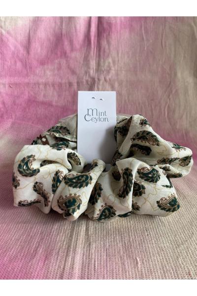  Scrunchy (L) - Ivory & Forest Green
